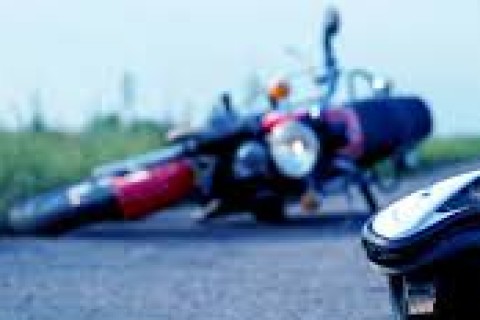 Motociclista fica ferido após colidir com canteiro em obra na MG-424