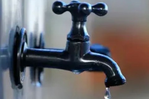 Moradores da Rua Manuelito Cunha enfrentam falta de água há dias em Pedro Leopoldo