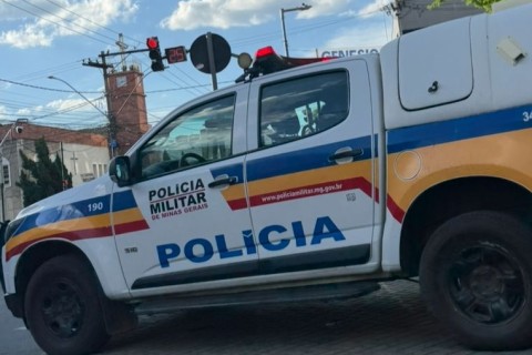 Polícia prende suspeito e apreende adolescente por tráfico de drogas em Pedro Leopoldo