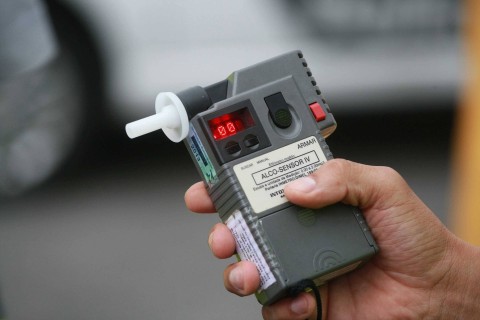 Motorista com suspeita de embriaguez colide com veículo parado em Pedro Leopoldo