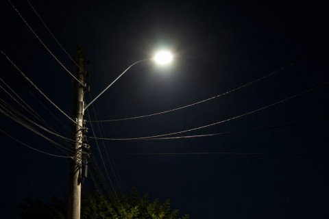 Moradores relatam falhas na iluminação pública e cobram solução em Pedro Leopoldo