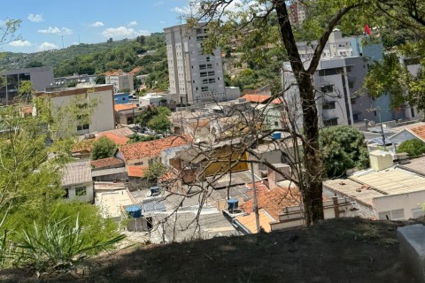 Ciclomotor artesanal é apreendido pela PM no Centro de Pedro Leopoldo