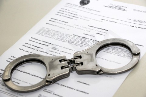 Homem com mandado de prisão em aberto é detido em Pedro Leopoldo