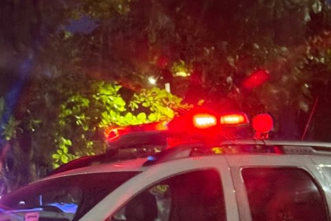 Casal é preso com carro furtado e baterias suspeitas de furto em Pedro Leopoldo