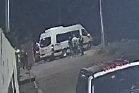 Colisão entre van e motocicleta deixa vítima ferida em cruzamento de Pedro Leopoldo