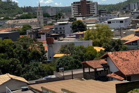 Acidente entre dois carros é registrado no Centro de Pedro Leopoldo