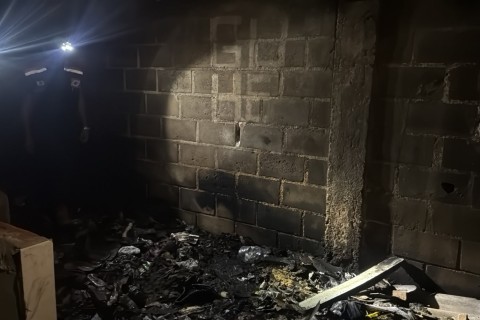 Defesa Civil avalia imóvel após incêndio no bairro Felipe Cláudio de Sales, em Pedro Leopoldo