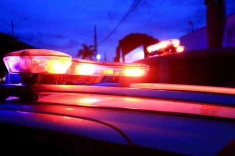Colisão entre carro e motocicleta deixa ferido no bairro São Geraldo, em Pedro Leopoldo