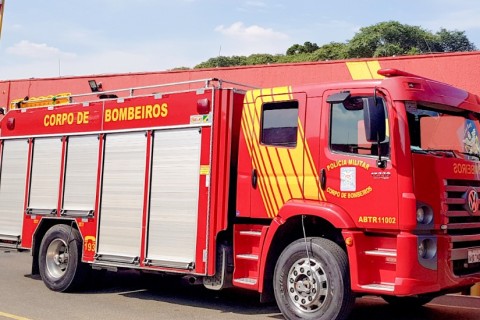 Incêndio em Pedro Leopoldo é controlado por bombeiros antes de atingir áreas de risco