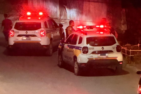 Colisão entre carro e moto deixa três feridos em Pedro Leopoldo
