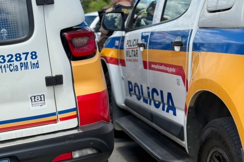 Polícia apreende 123 pinos de cocaína e materiais ligados ao tráfico em bairro de Pedro Leopoldo