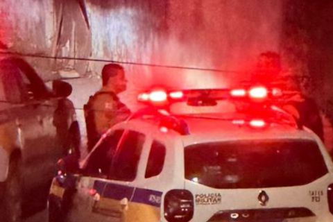Dois são detidos com drogas, munições e pistola em Pedro Leopoldo