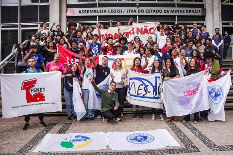 Deputada estadual  protocolou projeto de passe livre estudantil metropolitano